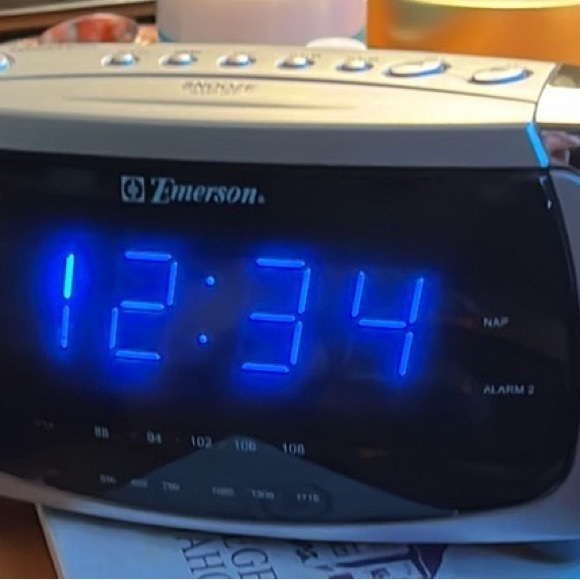 Clock Radio Emerson AM/FM - Picture 2 of 7